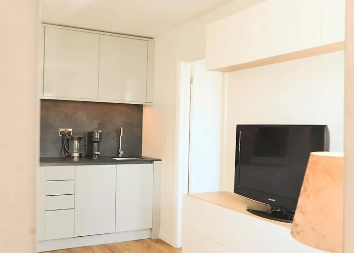 One Bedroom Flat Near Whiteladies With Parking