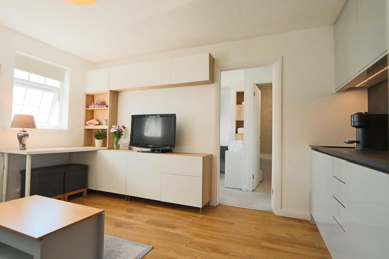 One Bedroom Flat Near Whiteladies With Parking Bristol